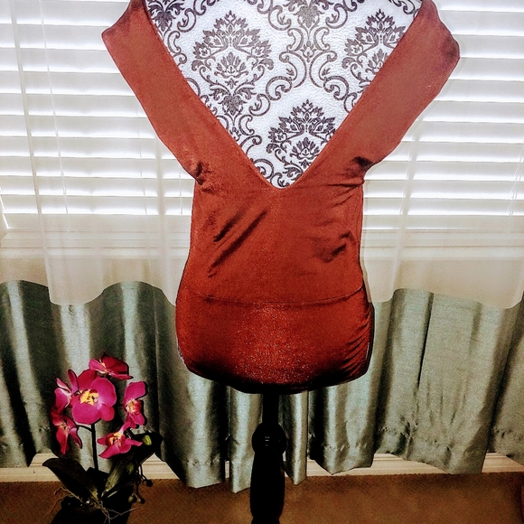 Burgundy vegan leather skirt with top size… - Picture 4 of 14